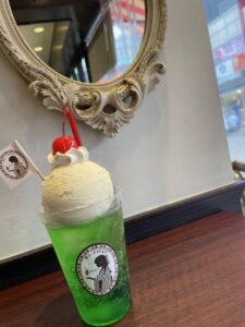 大正ロマンカフェのクリームソーダ